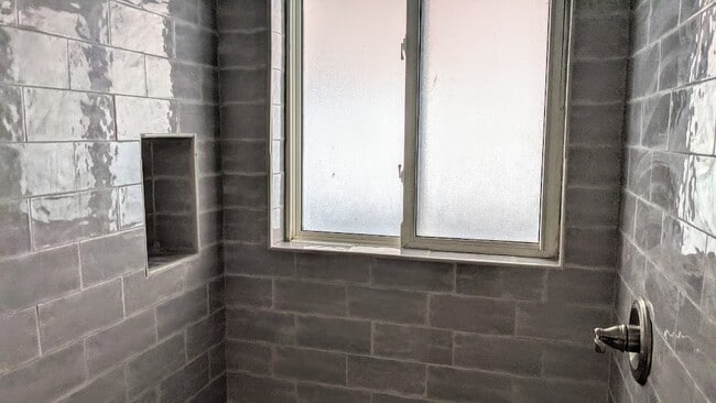 walk in shower - 130 17th St N