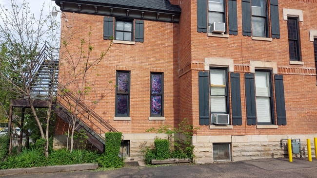 Building Photo - 334 E Mulberry St Unit 4