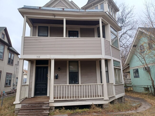 Building Photo - 719 Edmund Ave W Unit 2 Rental