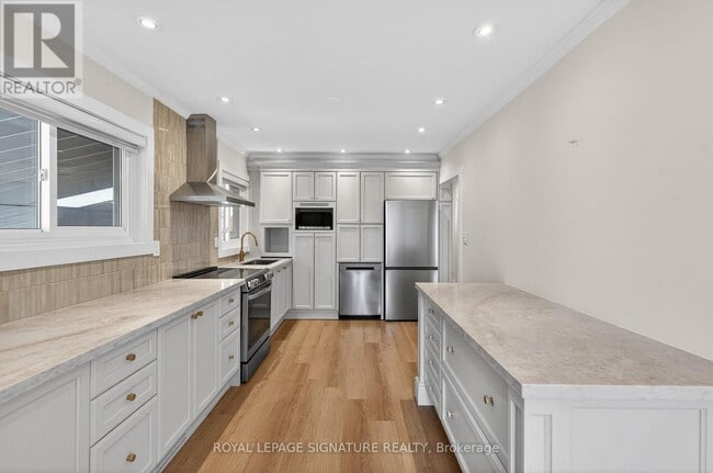 Photo - 724 Balaton Ave