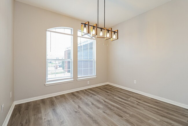 Photo - 113 Oak Hollow Ln