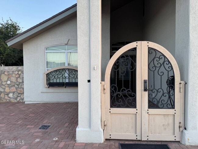 Photo - 398 Bentridge Drive
