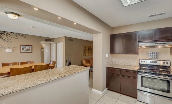 Photo - 2348 W Laurel Ln