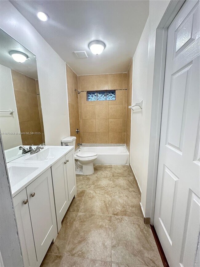 Photo - 2021 Bay Dr Unit 3