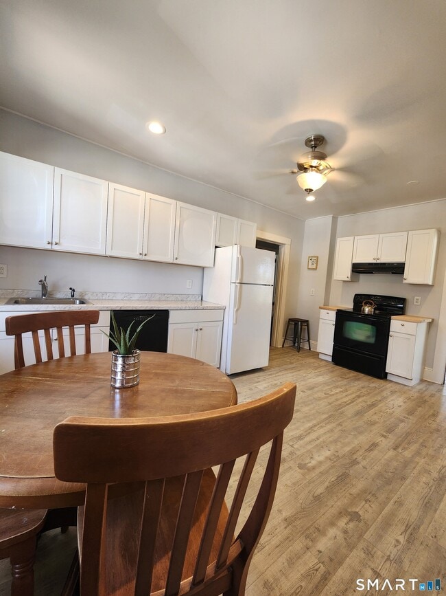 Building Photo - 458 Hillside Ave