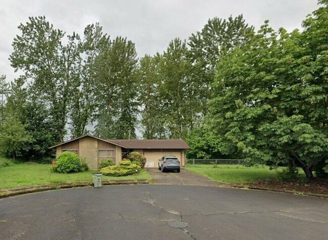 Building Photo - Spacious 3/Bedroom-1/Bathroom Home In NE Eugene