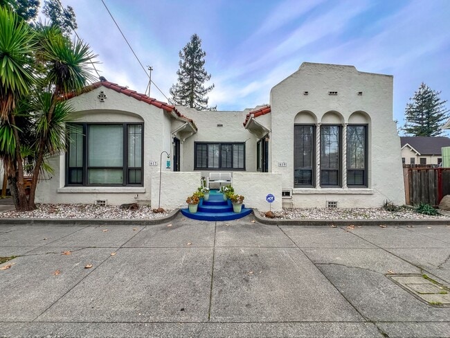 Building Photo - Classic Downtown Napa Duplex with Modern Upgrades and Across from Fuller Park