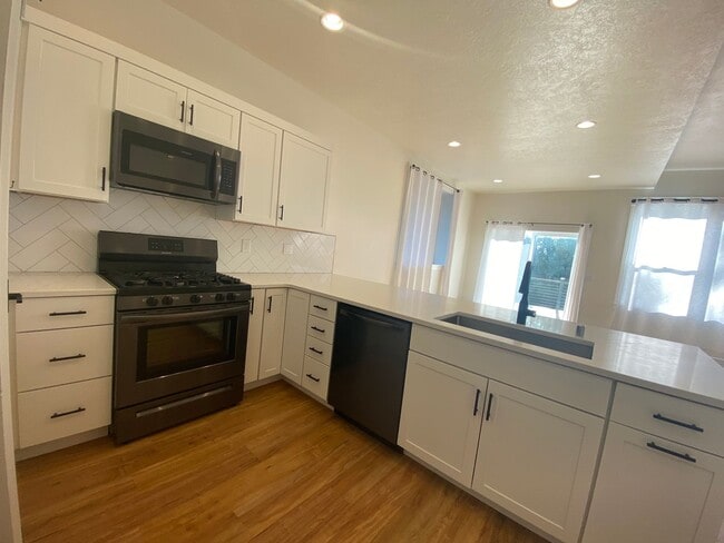 Photo - Mead School District-Upper unit Duplex 3 beds,2 bath Available June 10th Unit 1