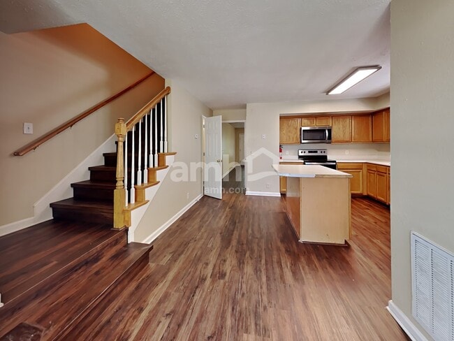 Photo - 913 Tom Hailey Blvd