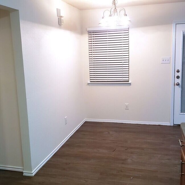 Photo - 3 Bedroom Townhome for rent in Burleson