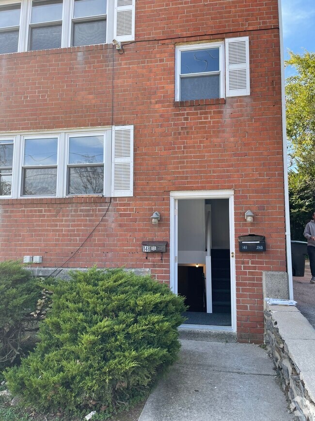 Building Photo - 148 Abbey Ter Unit 1 Rental
