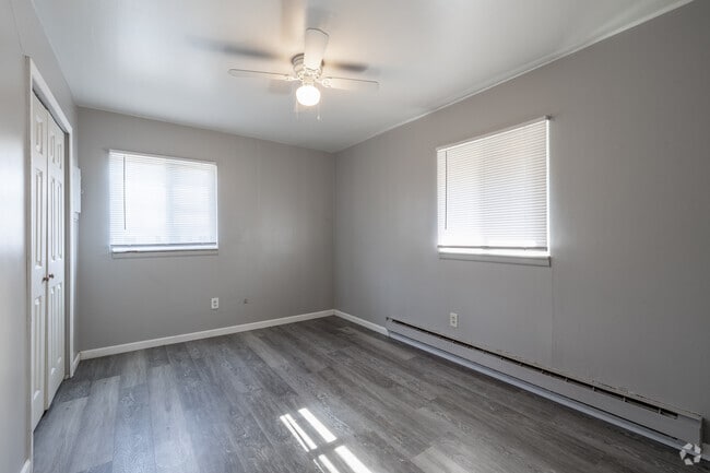 1BR, 1BA - 670SF - Bedroom - Hubbard Oaks Apartments