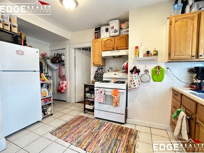 Building Photo - 218 Foster St Unit 2