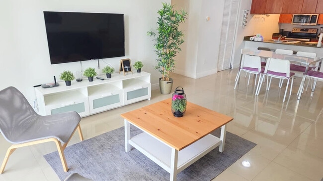 Photo - 1 SE 12th St Unidad SI FL18-ID1022221P