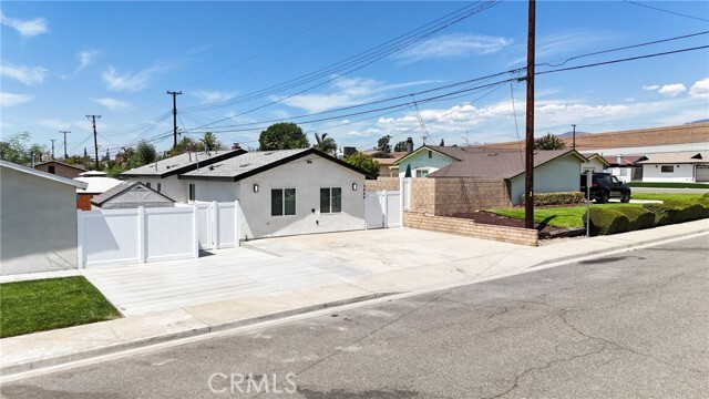 Photo - 5646 Deodar St