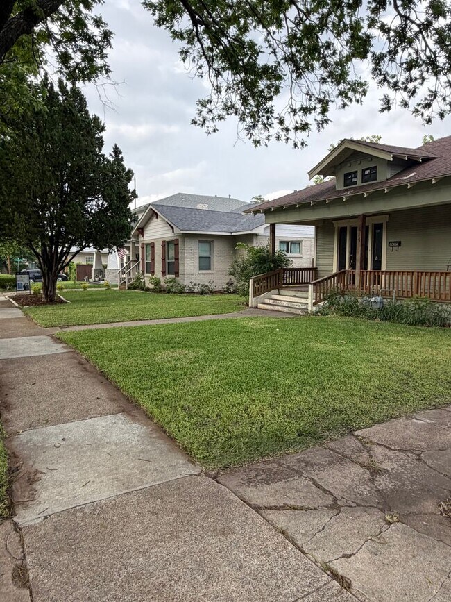 Photo - Stylish 2/2 Bungalow with Modern Kitchen & Spacious Backyard