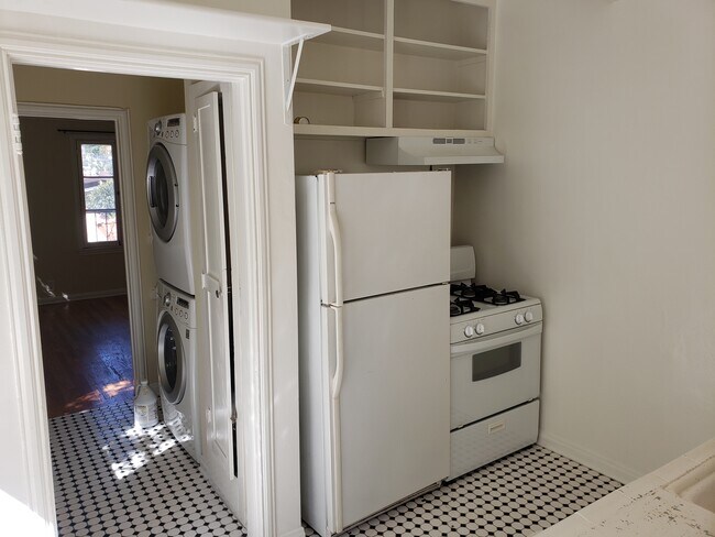 Photo - 2137 Vine St Unidad 2137 Vine St. 90068