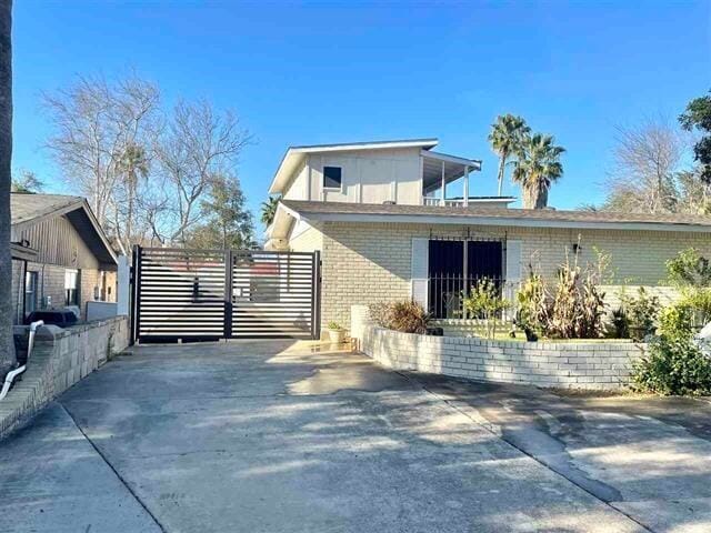 Photo - 406 Longshadow Rd