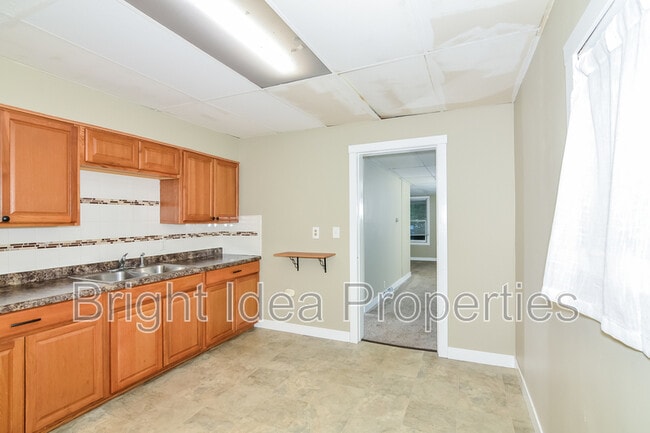 Building Photo - 454 Sherburne Ave