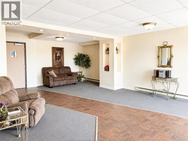 Photo - 2565 Lauzon Rd Unit 101