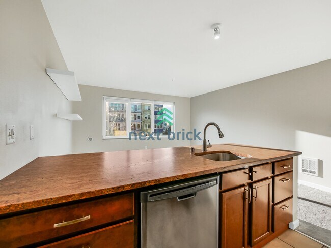 Photo - Luxury 1 Bed, 1 Bath Downtown Seattle Condo with City & Water Views