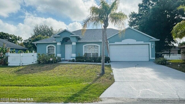 Building Photo - 815 Tyrol Ave NW