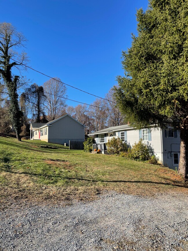 Photo - 812 Mercury St