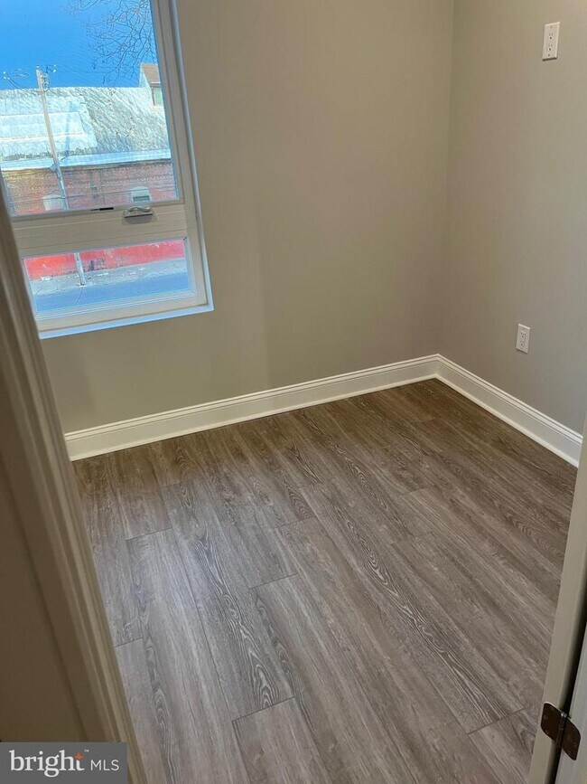 Photo - 2220 N Franklin St Unit 3