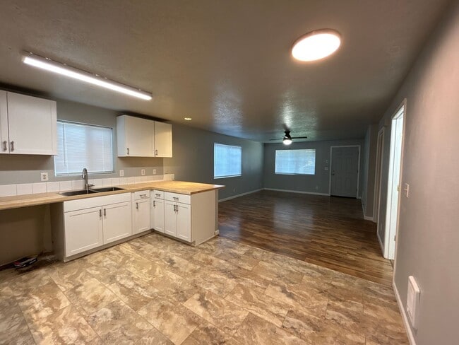 Photo - 2855-2855 SW Umatilla Ave