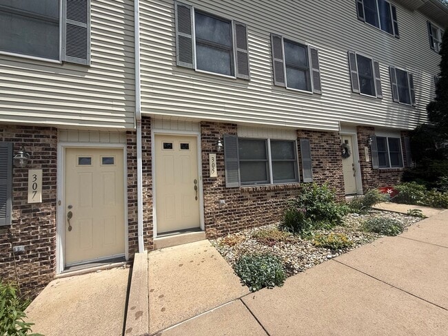 305 Hill Dr