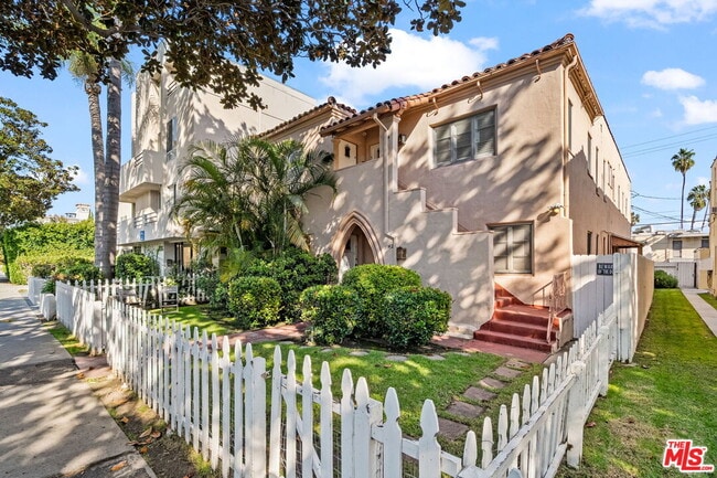 Building Photo - 1142 S Clark Dr Unit 3