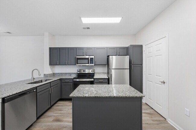 2BD, 2BA - 1078SF - Kitchen