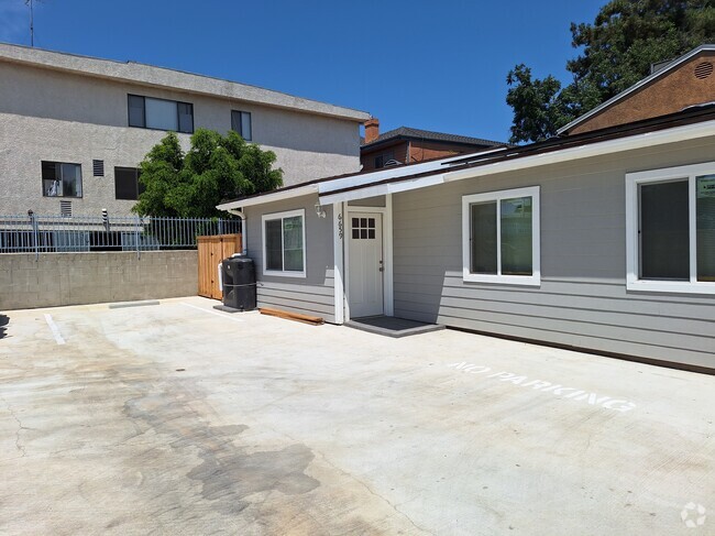 Building Photo - 6657 Gaviota Ave Rental