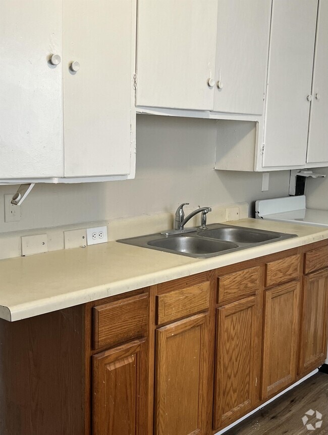 Building Photo - 2703 Wingate Ave Rental