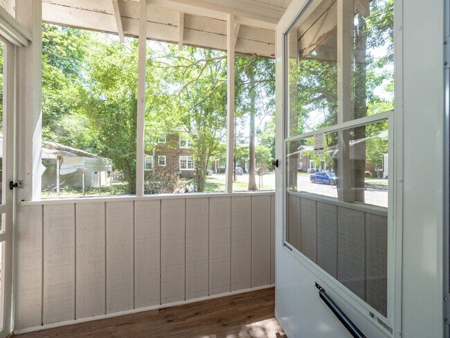 Photo - Oversized Renovated Downtown Cottage