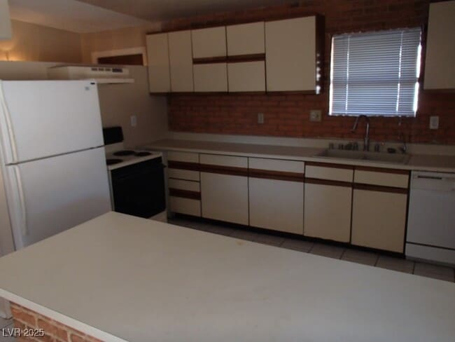 Photo - 1880 Caballero Way