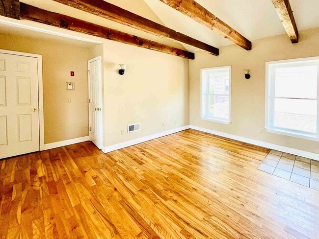 Photo - 46 King St Unit B