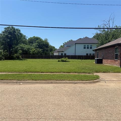 1902 Angelina Dr