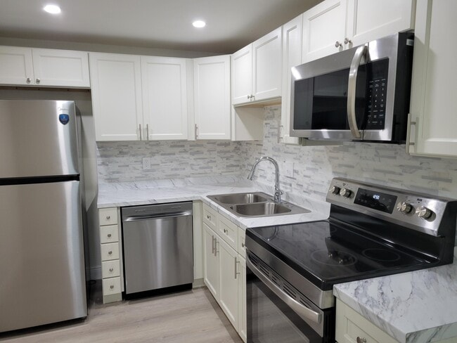 Building Photo - 480 NW 20th St Unit 106 Rental
