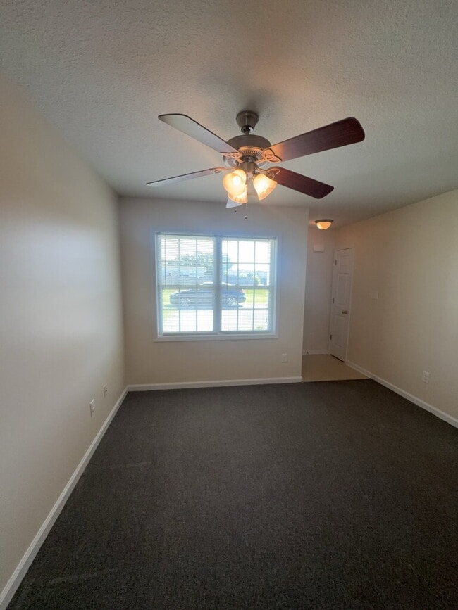 Photo - 204 Angus Ln