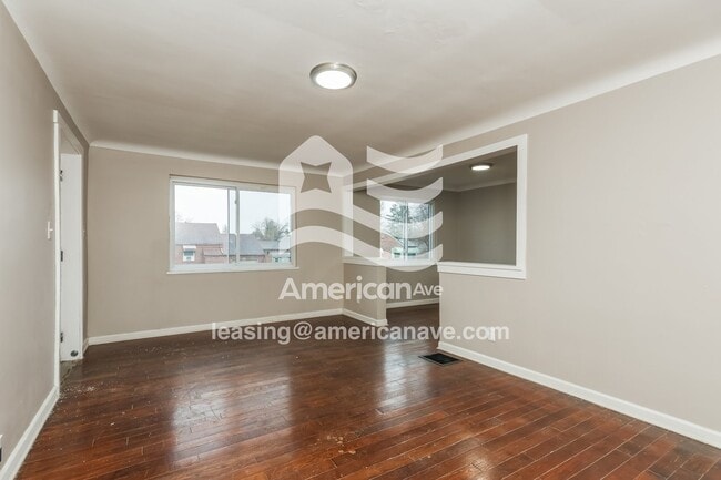 4311 Winona Ave