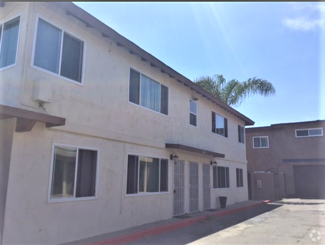 Building Photo - LOCATION LOCATION LOCATION!!! Oceanside Be... Unit D Rental