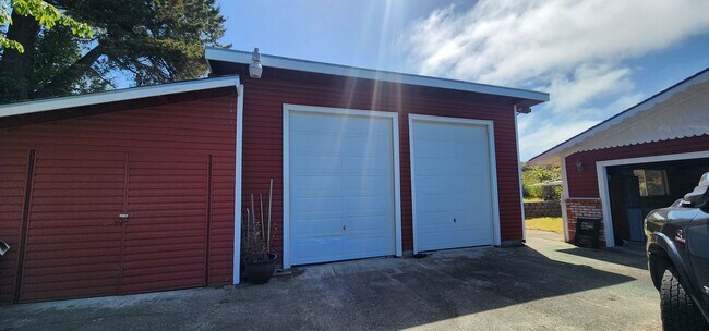Photo - Custom House in McKinleyville with a View!