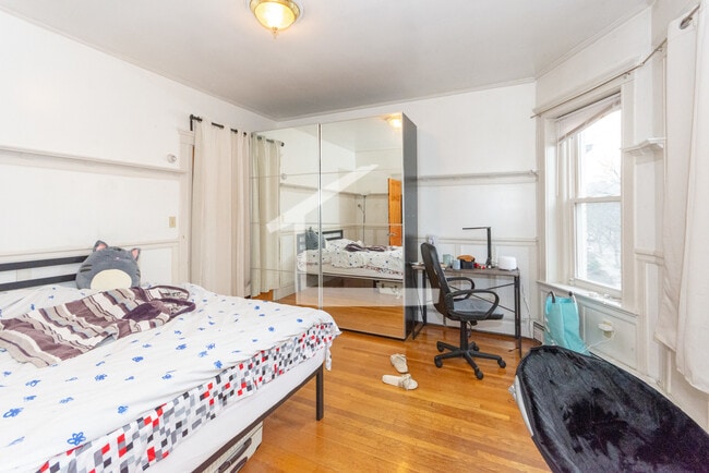 Building Photo - 157 Thorndike St Rental