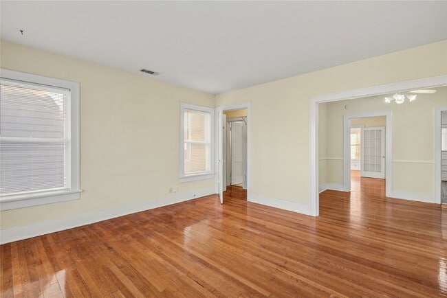 Building Photo - 401 W Clay St Unit 4