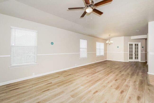 Photo - 930 Amber Knoll