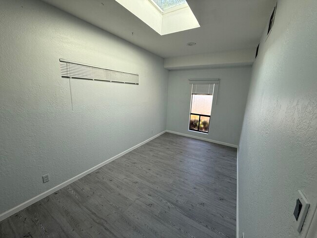 Photo - 1040 La Gonda Wy