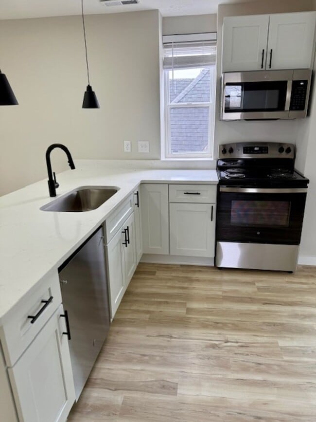Photo - 939 Chateau Ave Unit Apt 3