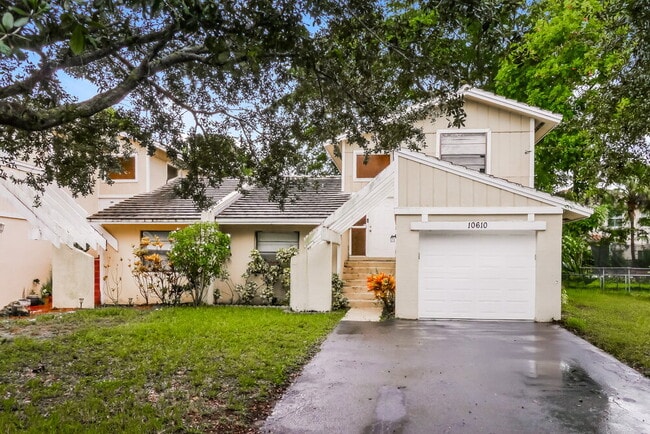 Building Photo - 10610 La Placida Dr Rental
