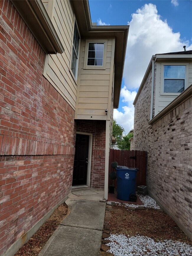 Photo - 17142 Taffaine Dr
